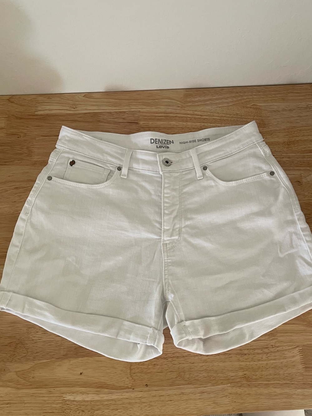 Denizen from Levi's White High-Waist Women's Shorts size 10 summer capsule